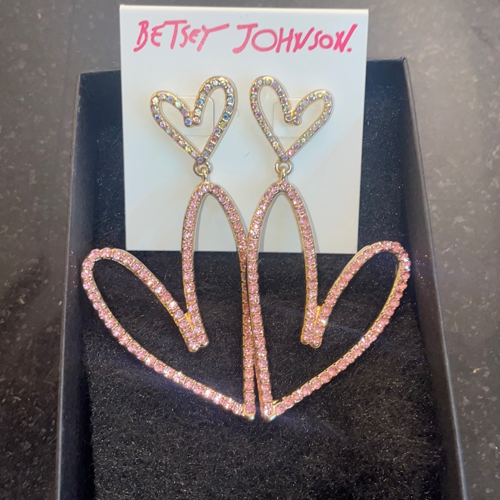 💕 BETSEY JOHNSOM Heart Earrings